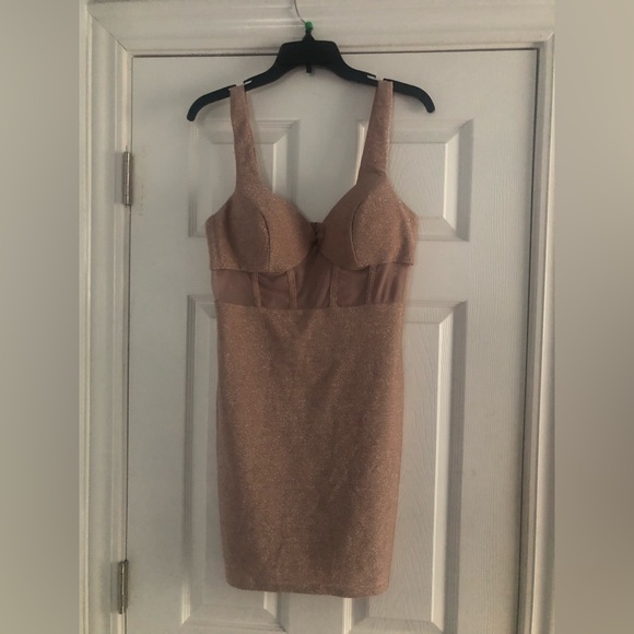 Beautiful dress, middle is see thru, very cute - Picture 1 of 4